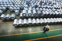 Nhà đầu tư đang tháo chạy khỏi tôn Hoa Sen?