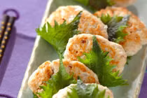 Làm chả cá ngừ giòn thơm đưa cơm ngày mưa lạnh