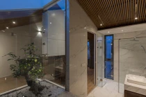 Nhà ở trung tâm Hà Nội nổi bật trên báo Tây