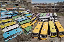 “Đột nhập” nghĩa địa xe buýt bỏ hoang đa sắc màu ở Nga