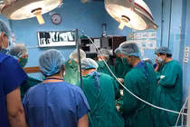 Bị máy trộn bê tông quấn, nam thanh niên suýt phải tháo khớp vai 