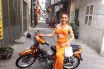 Không ngờ Lâm Khánh Chi lại chuộng thời trang gợi cảm nóng bỏng đến vậy