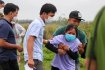 Con gái khóc nghẹn khi thấy cha tử vong trong tư thế trói tay chân