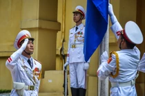Cờ ASEAN tung bay trong lễ thượng cờ kỷ niệm 51 năm thành lập 