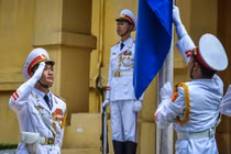 Cờ ASEAN tung bay trong lễ thượng cờ kỷ niệm 51 năm thành lập 