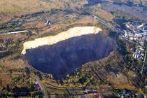 Tận mục mỏ kim cương chứa nhiều đá quý “khủng”