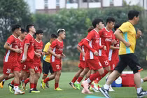 Video: Xem tuyển VN tập buổi đầu tiên chuẩn bị AFF Cup 2018