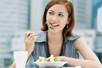 Đây là lý do tại sao bạn nên tập thói quen ăn chậm