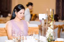 Không ngờ ca sĩ Đinh Hiền Anh lại có gu thời trang gợi cảm đến vậy