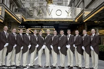 "Soi" dàn quản gia cho giới siêu giàu trên máy bay