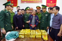 Hà Tĩnh: Bắt đối tượng vận chuyển gần 300kg ma túy đá