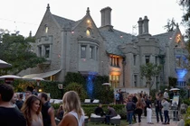 Bí mật ở dinh thự Playboy choáng ngợp vừa được rao bán