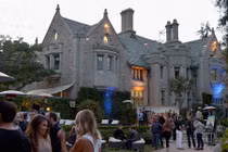 Bí mật ở dinh thự Playboy choáng ngợp vừa được rao bán