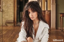 Bí quyết giữ dáng đồng hồ cát của nữ ca sĩ Camila Cabello