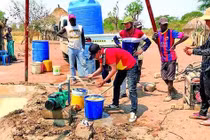 Chàng trai Việt và hành trình thiện nguyện ở trời Phi