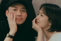 Giữa tin đồn ly hôn, Song Hye Kyo khoe ảnh bên người đàn ông lạ mặt