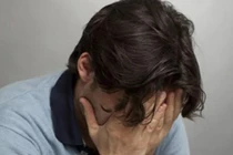 Trào nước mắt khi con gái gọi tên vợ cũ trên phố