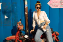 Người đẹp Nhân ái bị tố quỵt nợ có gu thời trang cực gợi cảm 