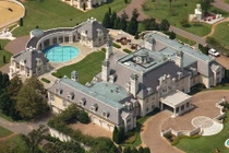 Tận mục biệt thự dát vàng lộng lẫy đấu giá từ 0 đồng