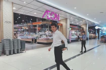 Soi phong cách thời trang lãng tử của Vũ nhà giàu trong “Về nhà đi con”