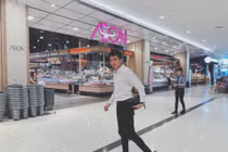 Soi phong cách thời trang lãng tử của Vũ nhà giàu trong “Về nhà đi con”