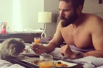 Ông hoàng Instagram khét tiếng cuồng thú cưng cỡ nào?