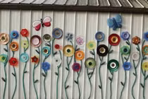 Những tác phẩm hoa tái chế trang trí vườn