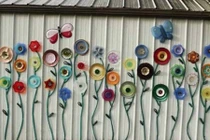 Những tác phẩm hoa tái chế trang trí vườn