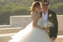 Sốc đại gia Nga nuôi cô gái bằng tuổi con mình để lấy làm vợ