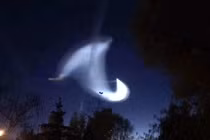 Video: Vật thể lạ xuất hiện trên bầu trời Trung Quốc