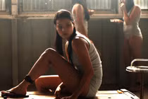 Vào tù để tránh bị bắt cóc làm... gái bán dâm