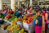 Kỳ lạ khu chợ 500 trăm tuổi chỉ toàn phụ nữ