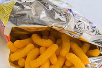 Nữ sinh 17 tuổi phải cắt bỏ túi mật vì ăn... 4 túi bim bim cay