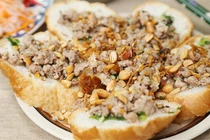 Món bánh mì hấp Sài Gòn có gì đặc biệt mà hút khách đến vậy?
