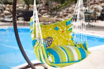 Mãn nhãn ghế đu ngoài trời màu mè trang trí nhà đẹp