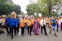 Bộ trưởng Y tế đi bộ 10.000 bước kêu gọi hành động thay đổi cuộc sống