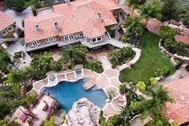 Biệt thự triệu đô với sân tiểu cảnh cực ấn tượng