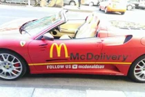 McDonald's chơi trội dùng siêu xe Ferrari F430 Spider giao hàng