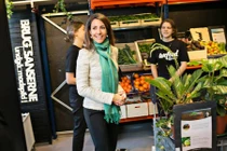 Xếp hàng mua đồ tại siêu thị quá đát độc nhất vô nhị