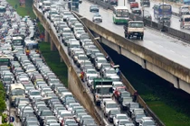 Ảnh: Đi tìm thủ phạm gây ùn tắc giao thông ở Hà Nội