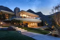 Sắp kết thúc nhiệm kỳ, Obama mua 2 biệt thự hàng triệu USD