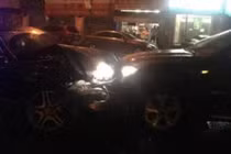 Tranh giành gái đẹp, hai đại gia đâm nát siêu xe