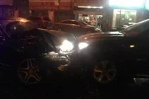 Tranh giành gái đẹp, hai đại gia đâm nát siêu xe