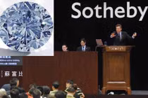 Đấu giá viên kim cương xanh lớn và hiếm nhất thế giới