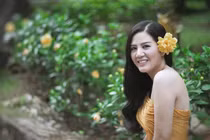 Đinh Hiền Anh - bà xã Thứ trưởng mặc gợi cảm, chia sẻ thâm sâu