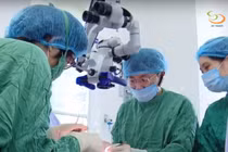 Bé trai 6 tuổi bị cắt bỏ tinh hoàn do đến viện chậm trễ