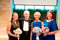  Sắp chết vì ung thư, tặng quà đặc biệt cho gia đình 