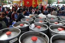 Lễ hội bia miễn phí Việt Nam “gây sốt” trên báo Anh