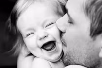 Tan chảy với bộ ảnh bố và con gái như bạn thân