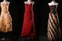 Ngắm những bộ váy siêu độc đáo từ bao cao su